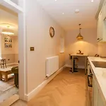 Апартаменты 5 Caxton House *