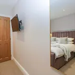 5 Caxton House Апартаменты