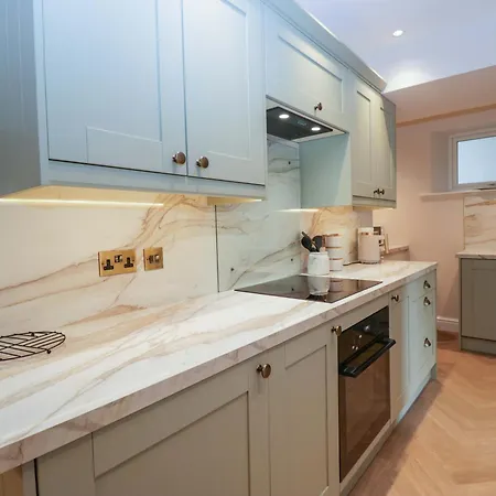 5 Caxton House *