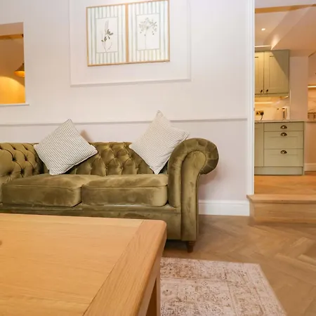 5 Caxton House *