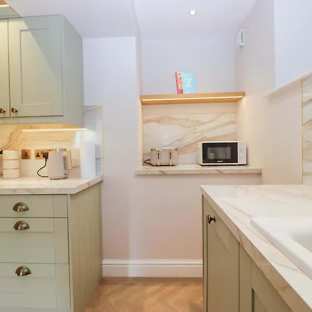 5 Caxton House * Windermere