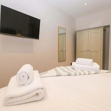 5 Caxton House *