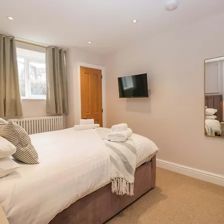 5 Caxton House