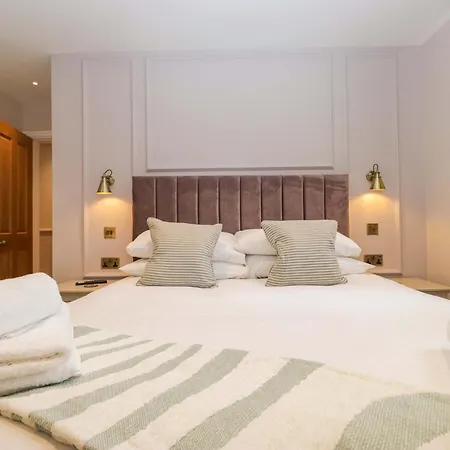 5 Caxton House